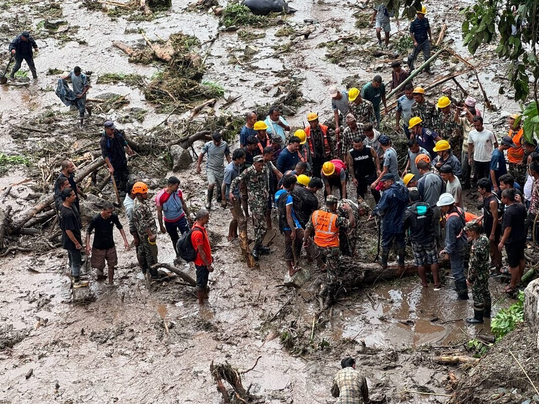 Hilfe nach Sturzflut in Nepal - 397723