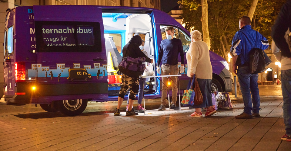 Unterwegs für Obdachlose: Der Mitternachtsbus