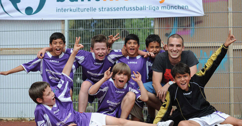 buntkicktgut - interkultureller Straßenfußball für Kinder und Jugendliche