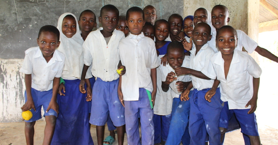 School books and desks for the children in Kenya African Kids e.V