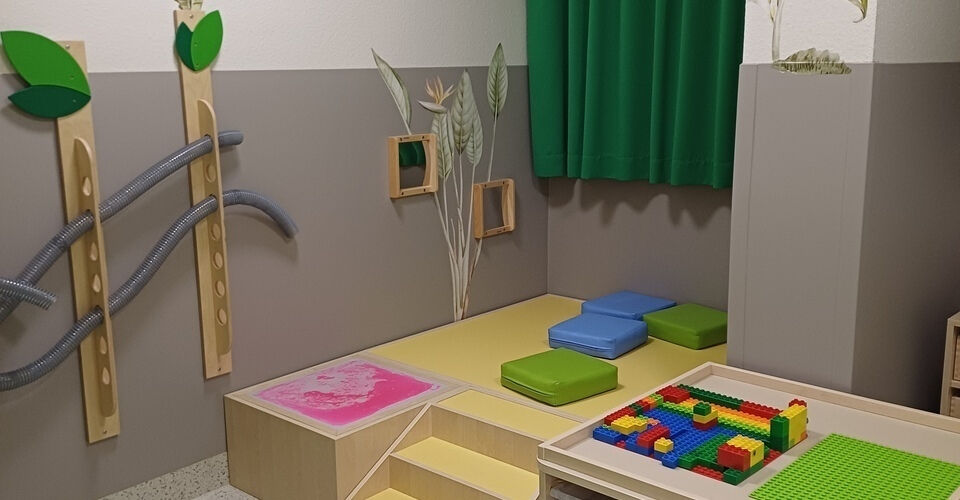 Medical equipment - Educational games and craft materials - Therapy supplies