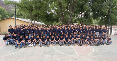 Hände reichen. Eine bessere Zukunft durch Bildung in Guatemala schaffen! Hände reichen. Eine bessere Zukunft durch Bildung in Guatemala schaffen!