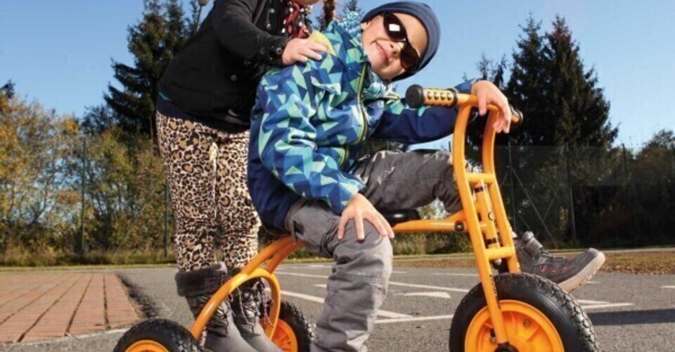 Ein neues Gefährt für gemeinsamen Fahrspaß – Montessori Kindergarten