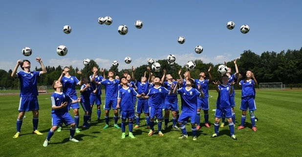 Fußballverein Ferencváros hilft fast hundert ukrainischen Kindern