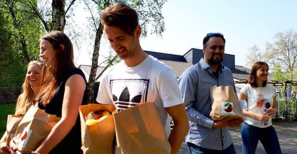 Food & time for senior citizens affected by old-age poverty!