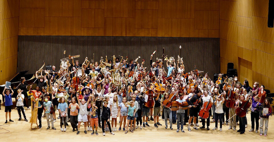 Unterstütze SchülerInnen und Unterrichtende im Musikbereich des AGD Berlin