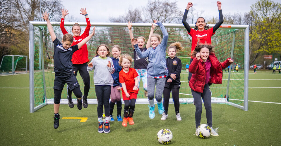 Fußball für Mädchen und junge Frauen- Das Spiel ist das Ziel