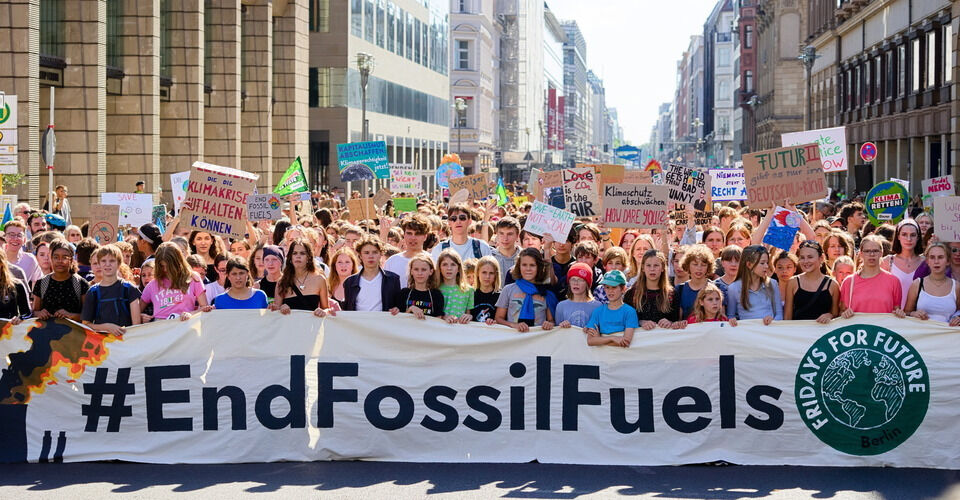 Finanziere Klimademos &amp; Klimagerechtigkeitsaktivismus in Berlin