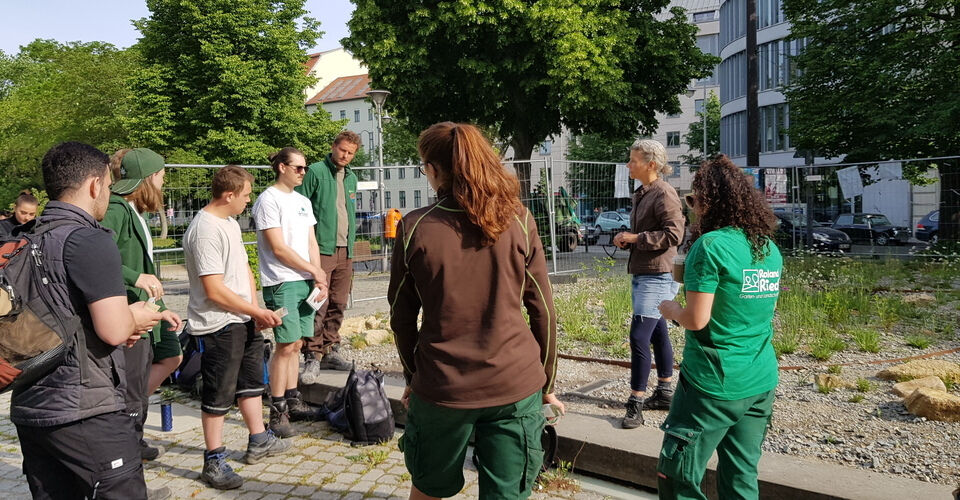 „Pflege des Monbijou-Beets in Berlin-Mitte“