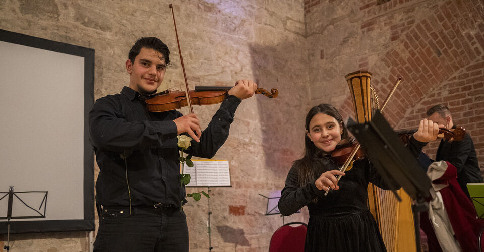 Individual support for musical talents – Give the gift of one hour of music!