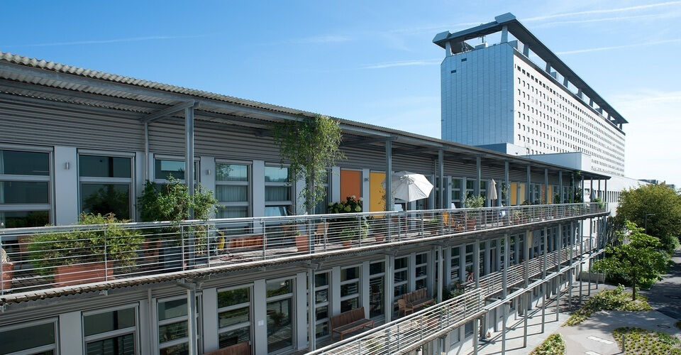 So that final moments matter: Save the balcony of the palliative care unit!