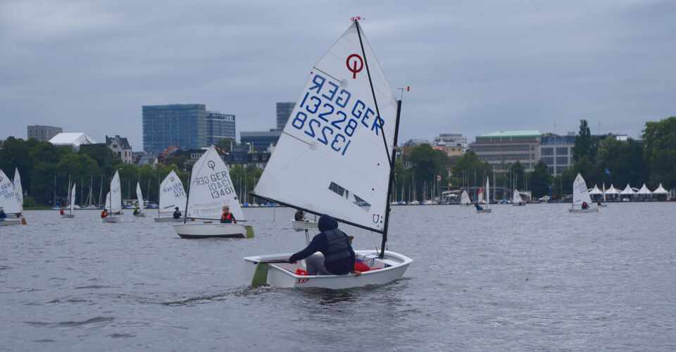 Segeln für alle - Neues Material für Kinder und Jugendliche auf der Alster