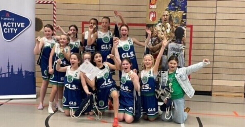 Girls can ball