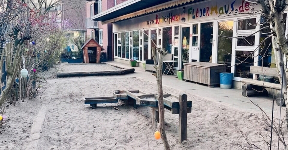 A new sandbox for 40 children – safe play in Eimsbüttel