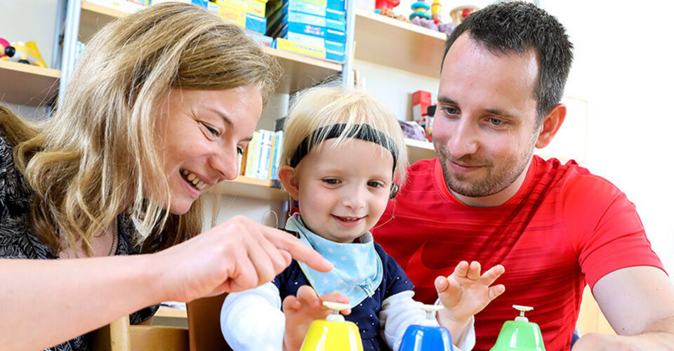 Hören, sprechen, dazugehören – AVT für Kinder mit Hörschädigung