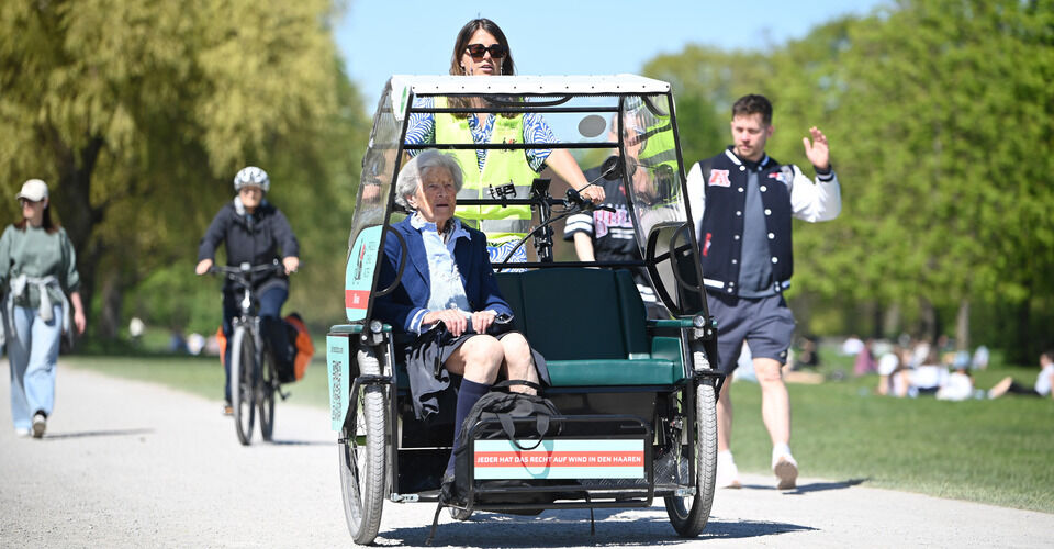 Voluntary rickshaw outings for people with limited mobility