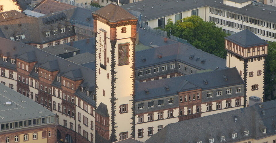 New Hat for the Tall Franz | Reconstruction of the Frankfurt City Hall Tower